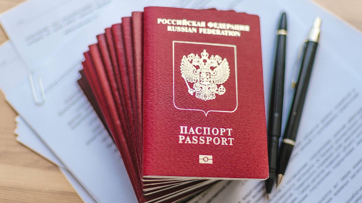 Європарламент прийняв рішення про невизнання російських паспортів, виданих на захоплених територіях